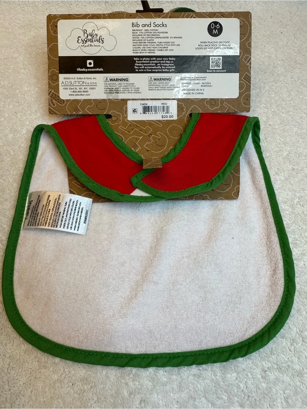 NWT Baby Essentials My First Christmas Bib & Socks Set Reindeer Santa 0-6 months